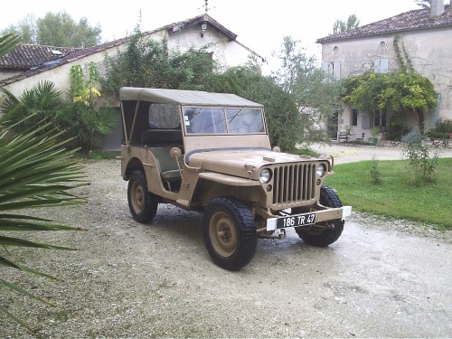 Jeep Willys  Biege Essence occasion france de NORD PAS DE CALAIS