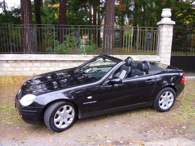 Mercedes Classe SLK 230 Noir Essence occasion france de BOURGOGNE