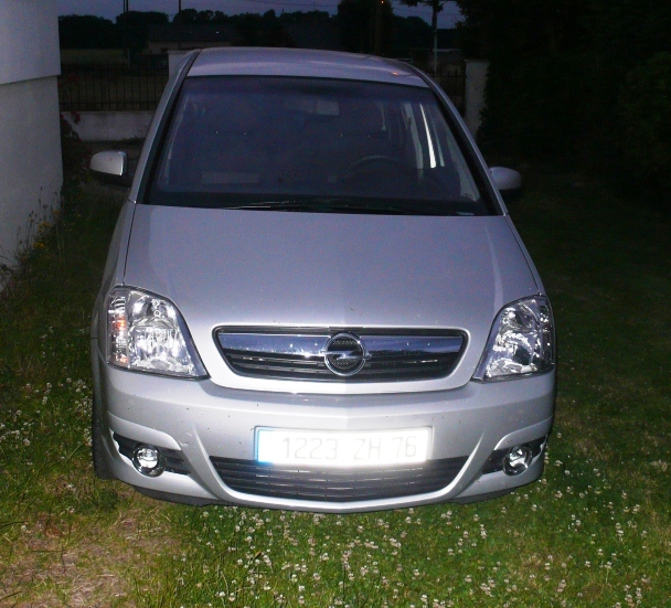 Opel Meriva occasion Gris foncé - 20389