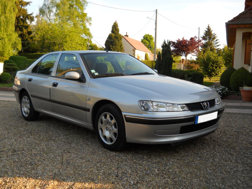 Peugeot 406 Pack 1.8E 16 V Gris clair Essence occasion france de ILE DE FRANCE