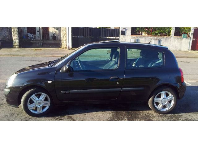 Renault Clio 2 1.4 165 port dyi Noir Essence occasion france de CENTRE