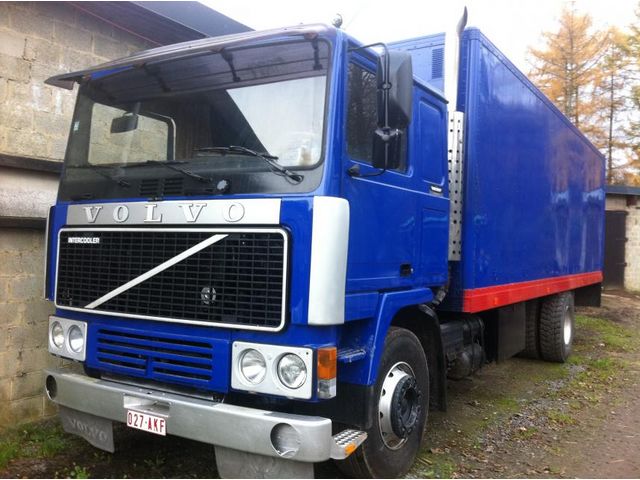 Volvo Autres CAMION D Bleu Diesel occasion france de ILE DE FRANCE